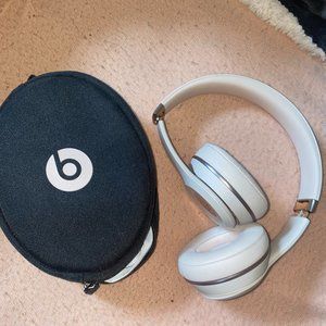 ROSE GOLD BEATS SOLO 3